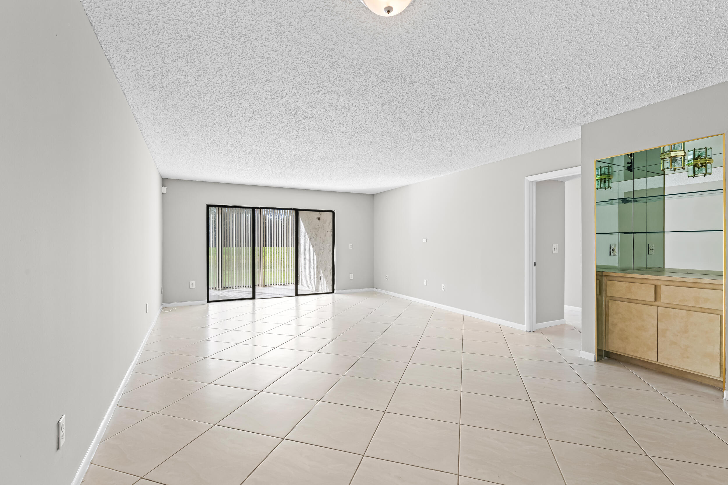 9270 Vista Del Lago E27
