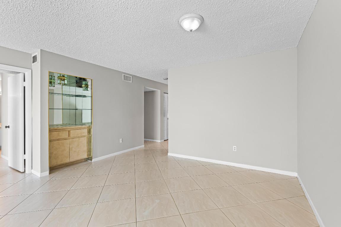 9270 Vista Del Lago E27