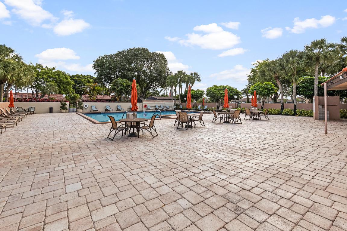 9270 Vista Del Lago E27