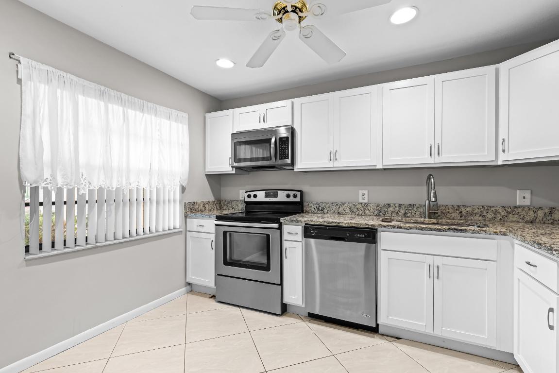 9270 Vista Del Lago E27