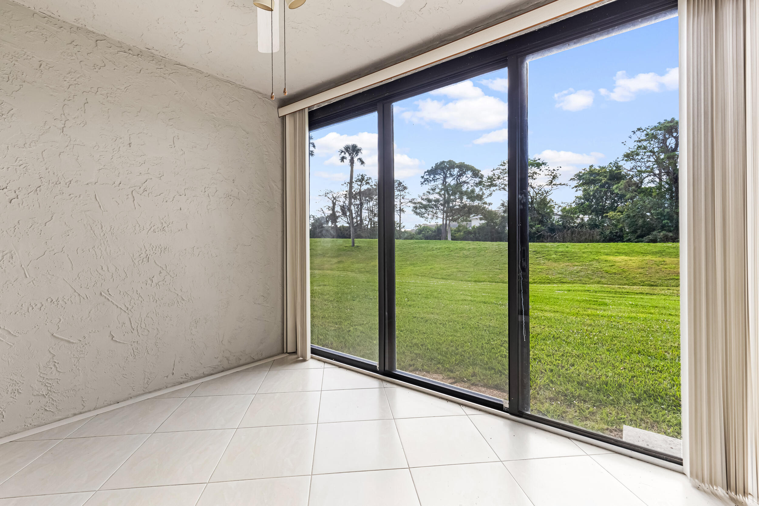 9270 Vista Del Lago E27