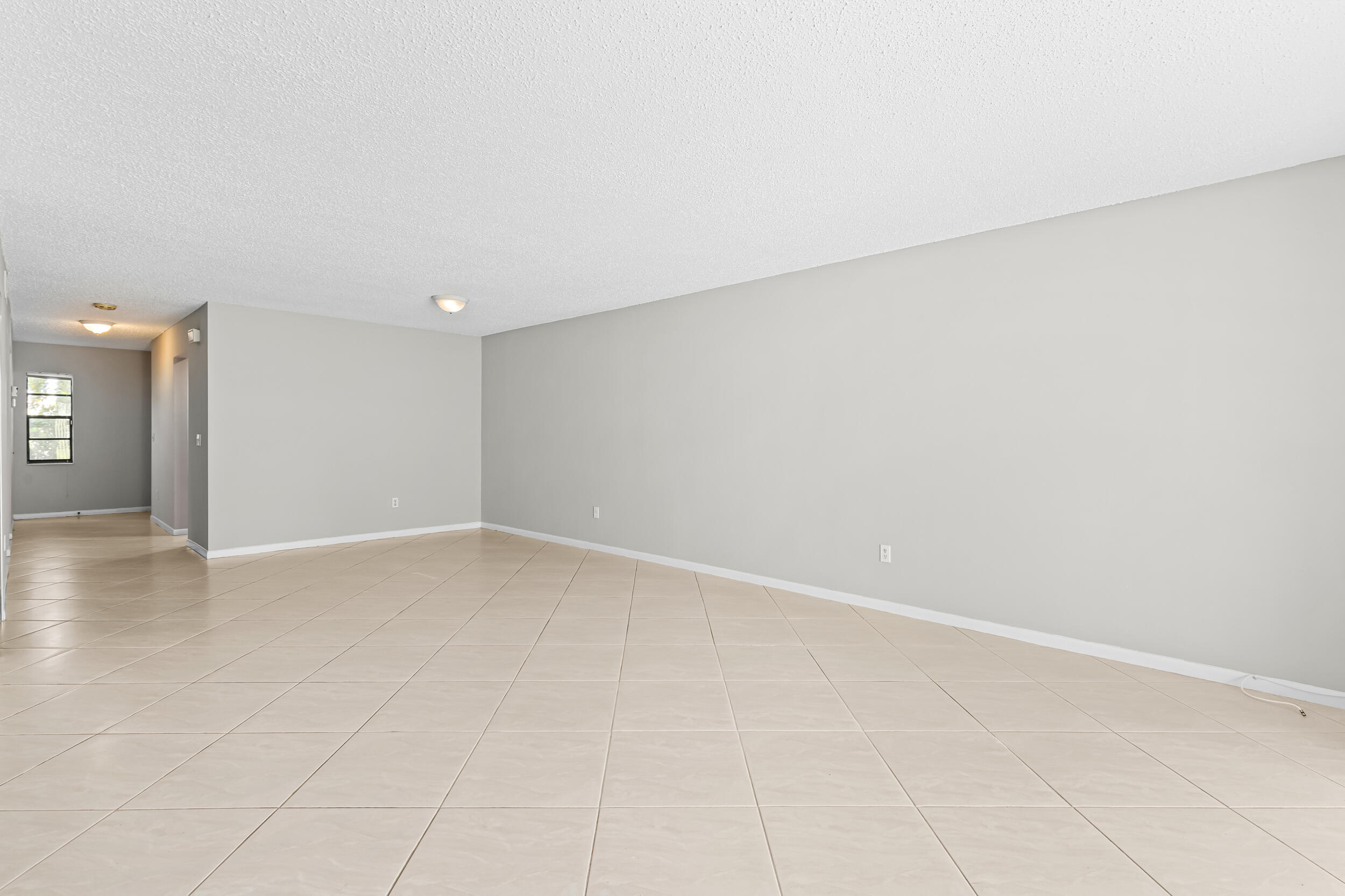 9270 Vista Del Lago E27