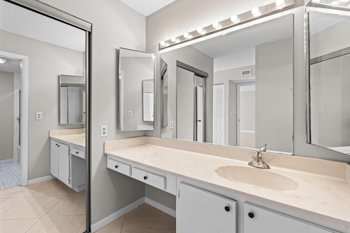 9270 Vista Del Lago E27