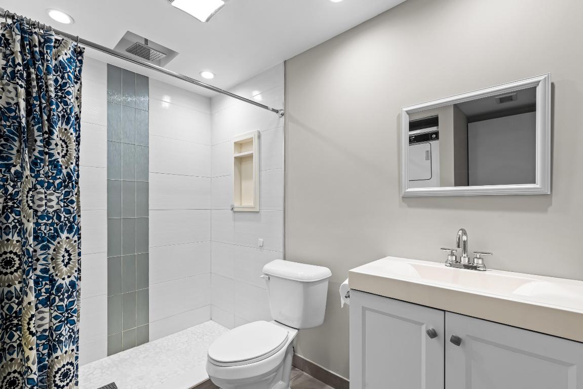 9270 Vista Del Lago E27