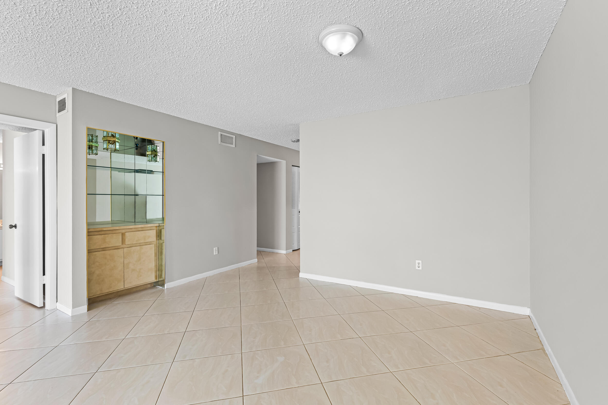 9270 Vista Del Lago E27