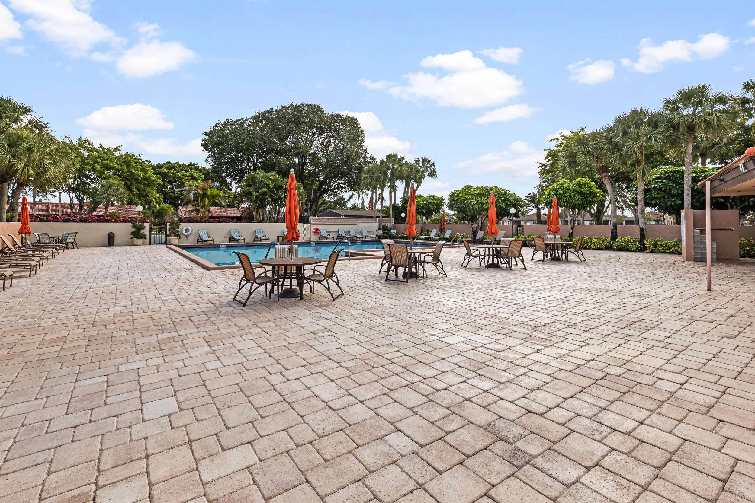 9270 Vista Del Lago E27