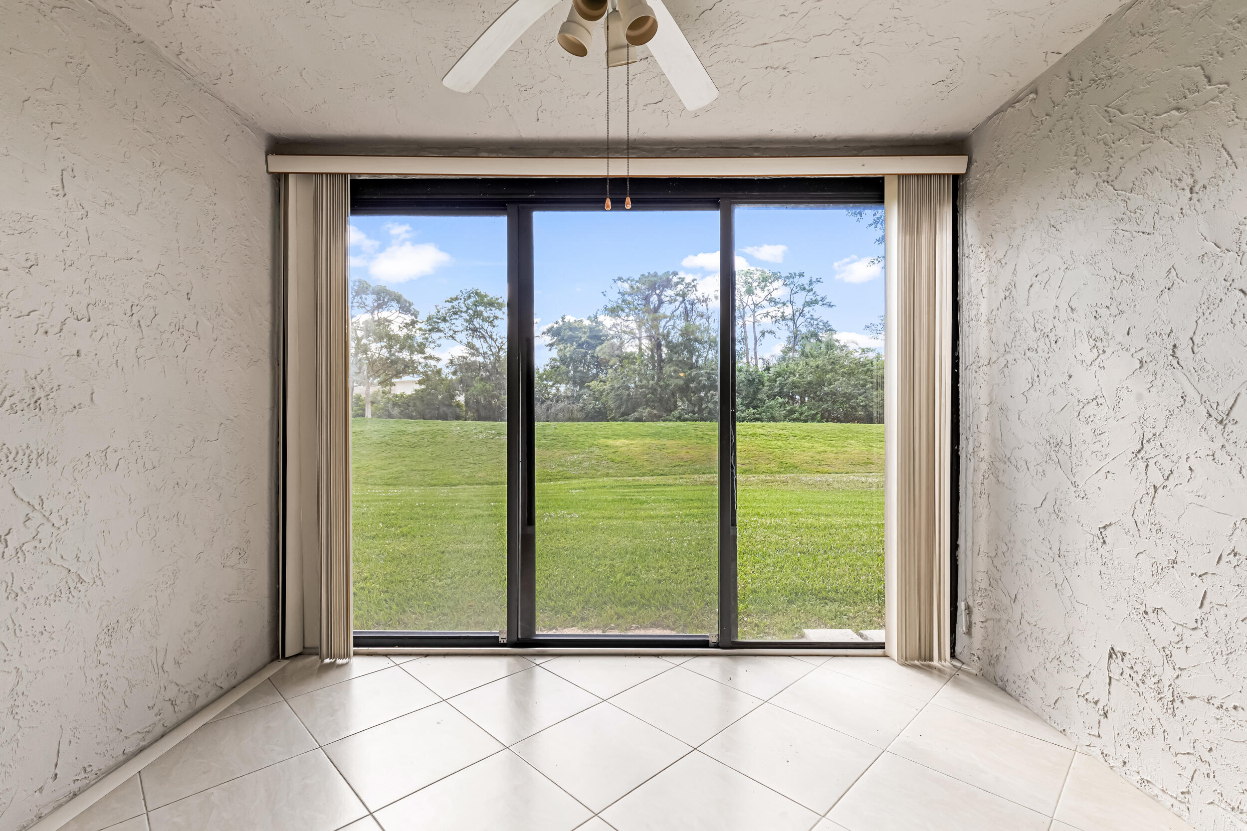 9270 Vista Del Lago E27