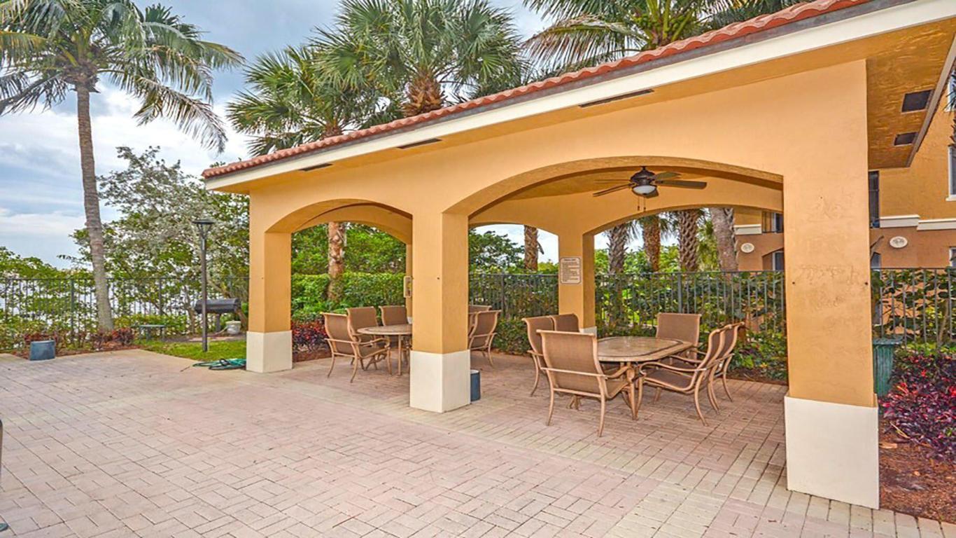 1000 Scotia Drive 504