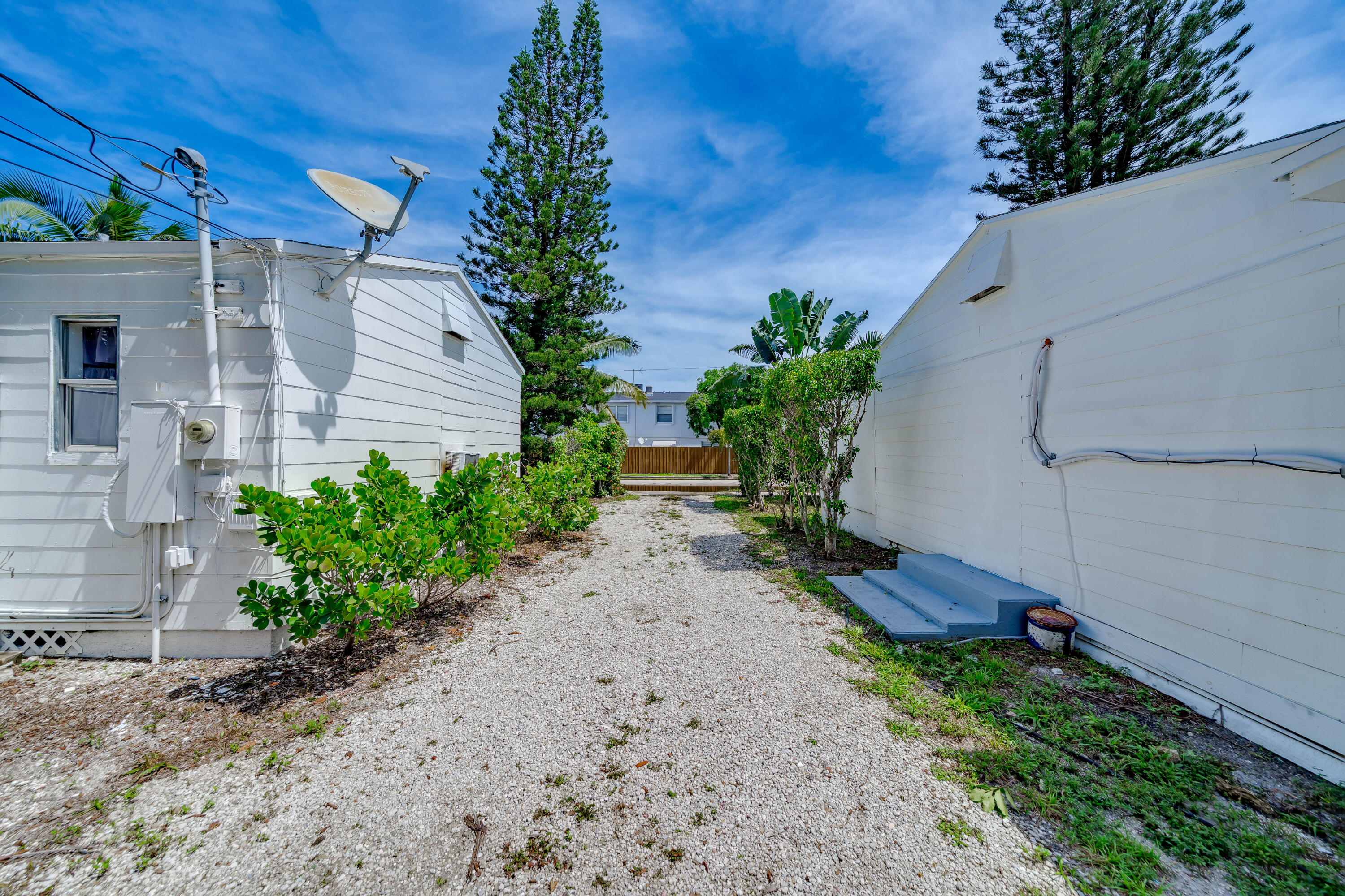 2405-2407 N East Coast Street