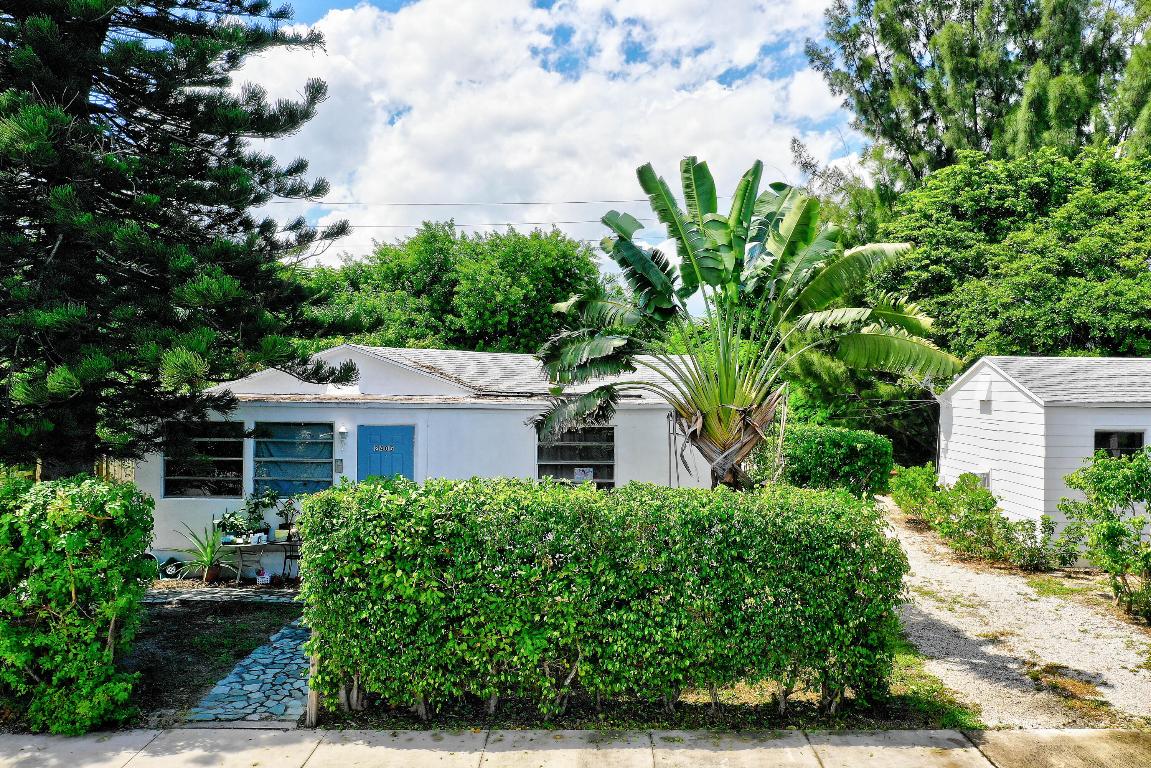 2405-2407 N East Coast Street