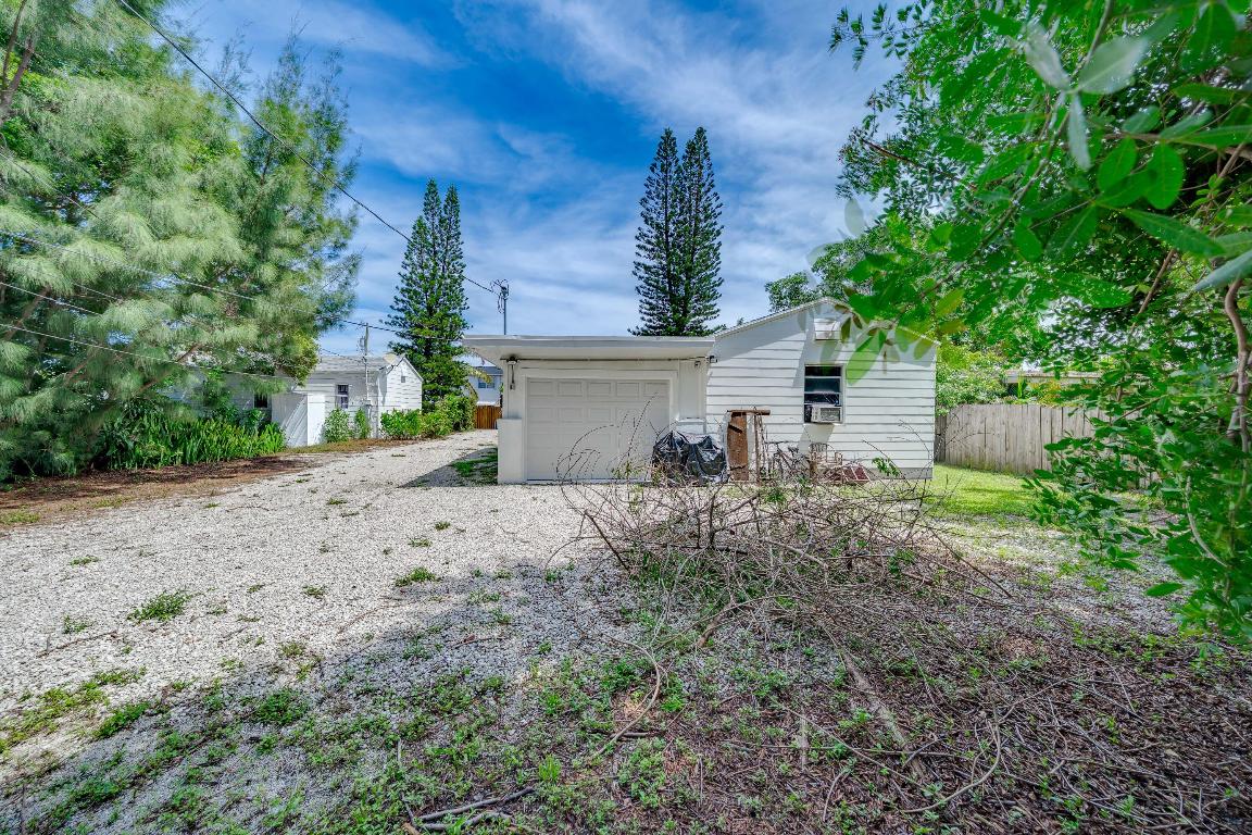 2405-2407 N East Coast Street