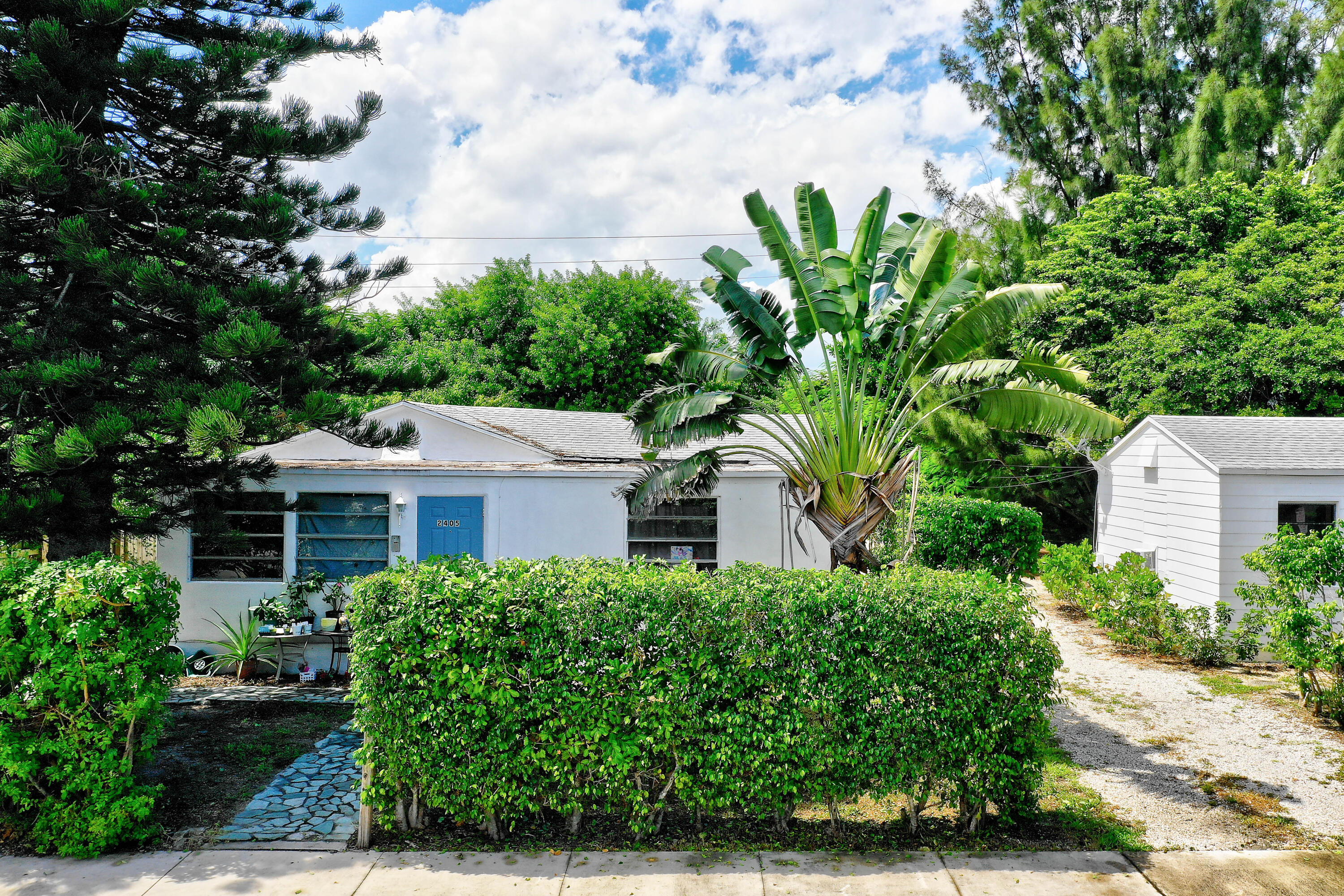 2405-2407 N East Coast Street