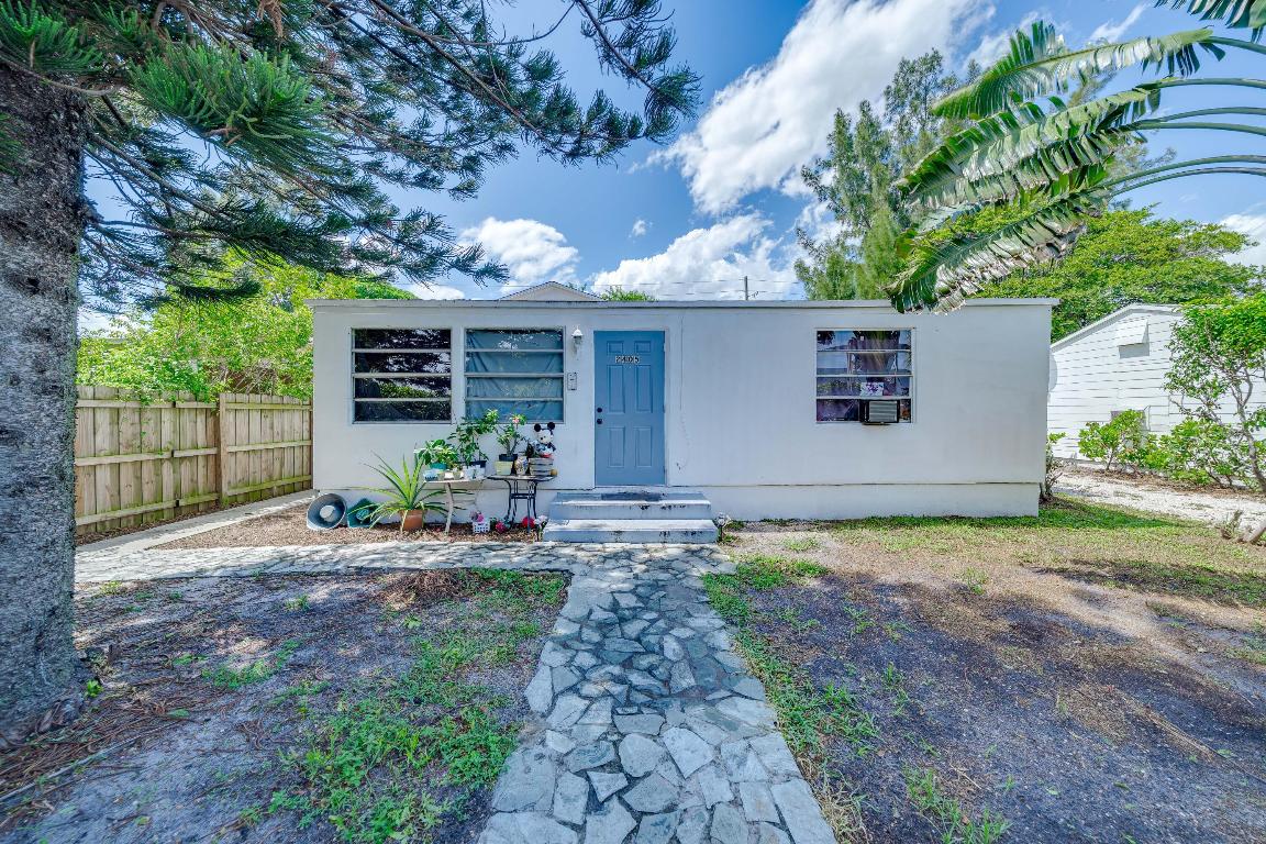 2405-2407 N East Coast Street