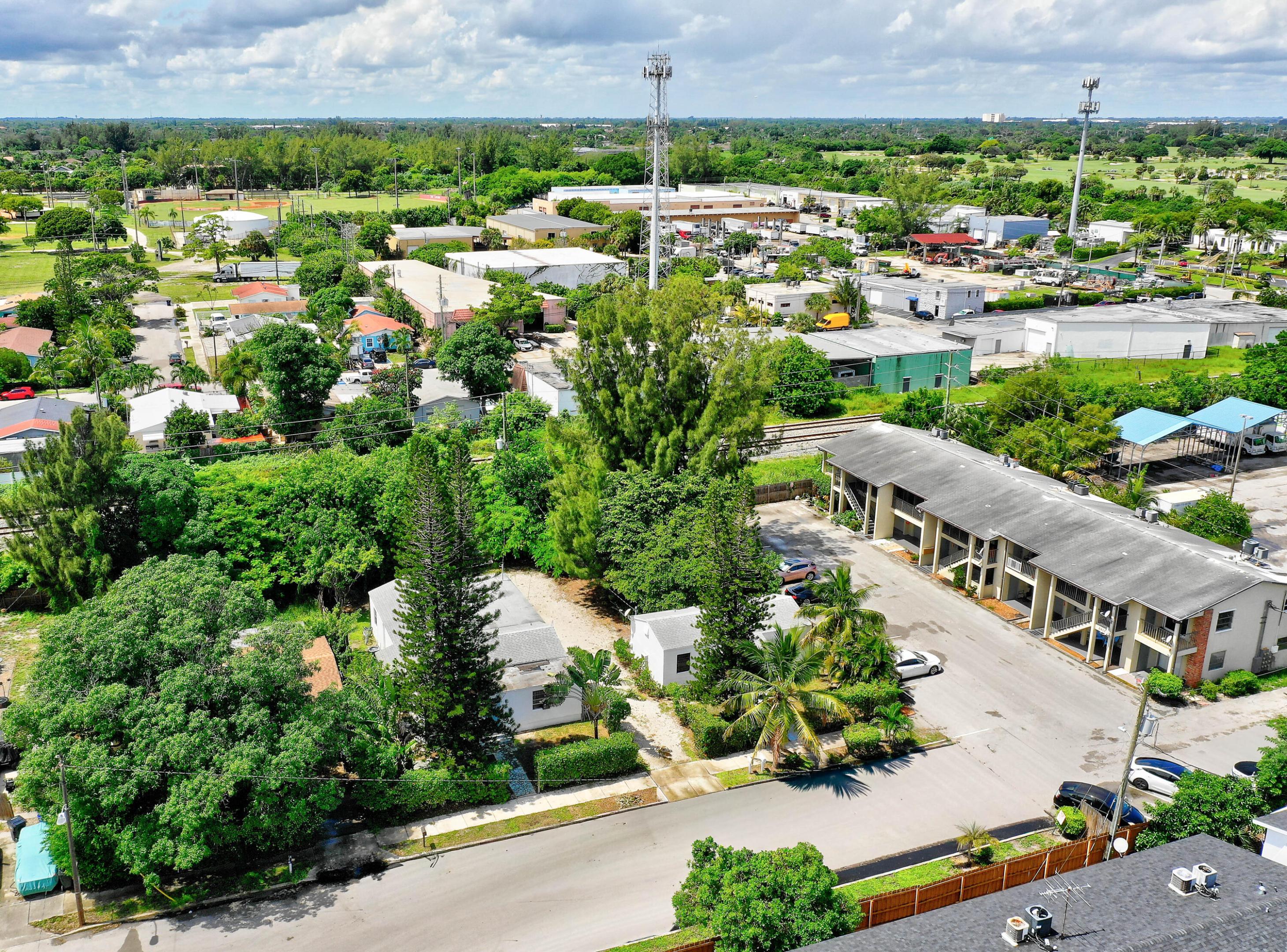 2405-2407 N East Coast Street