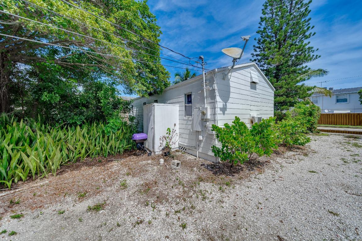 2405-2407 N East Coast Street