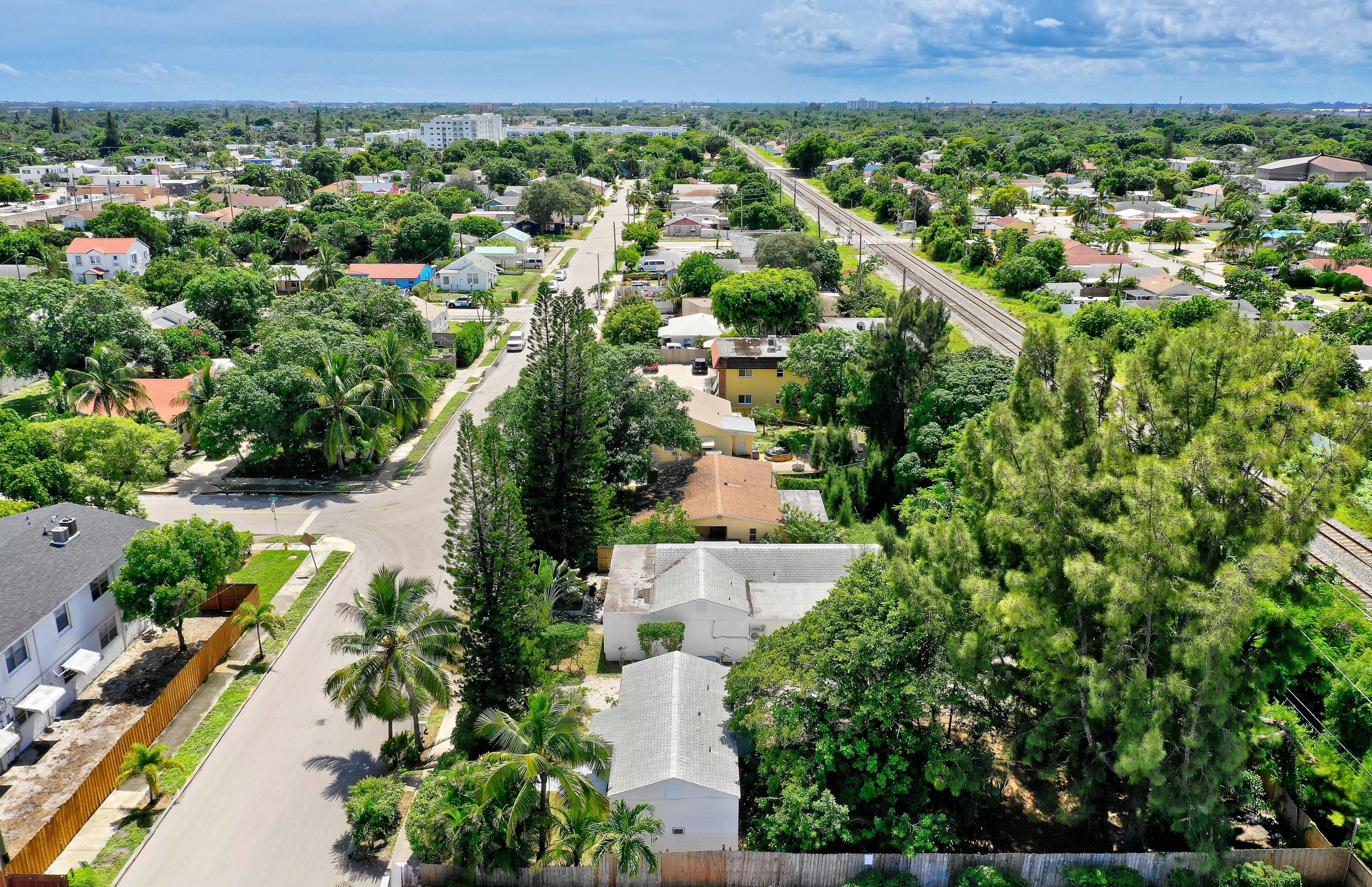 2405-2407 N East Coast Street