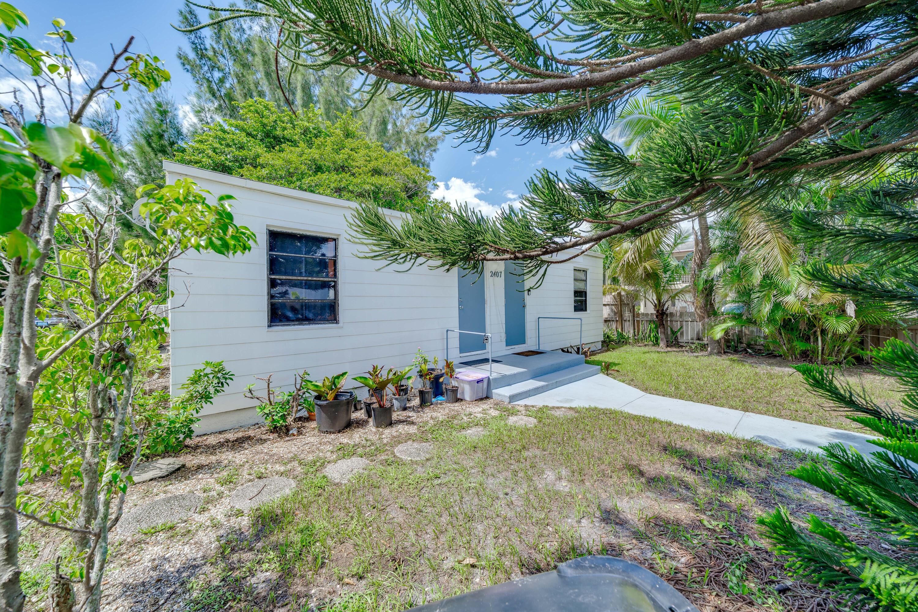 2405-2407 N East Coast Street