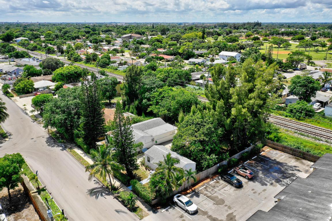 2405-2407 N East Coast Street