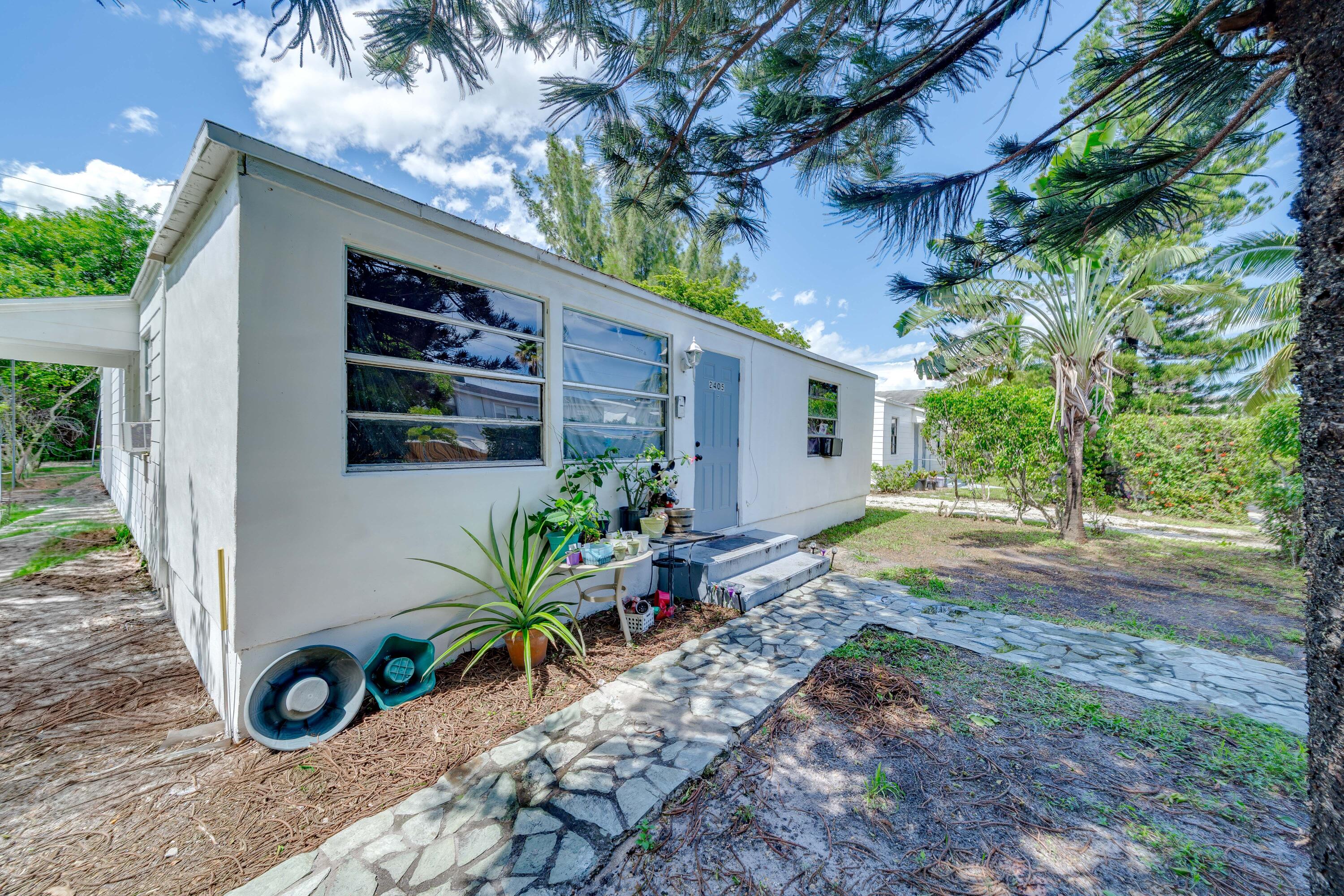 2405-2407 N East Coast Street