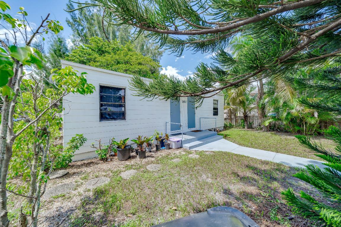 2405-2407 N East Coast Street