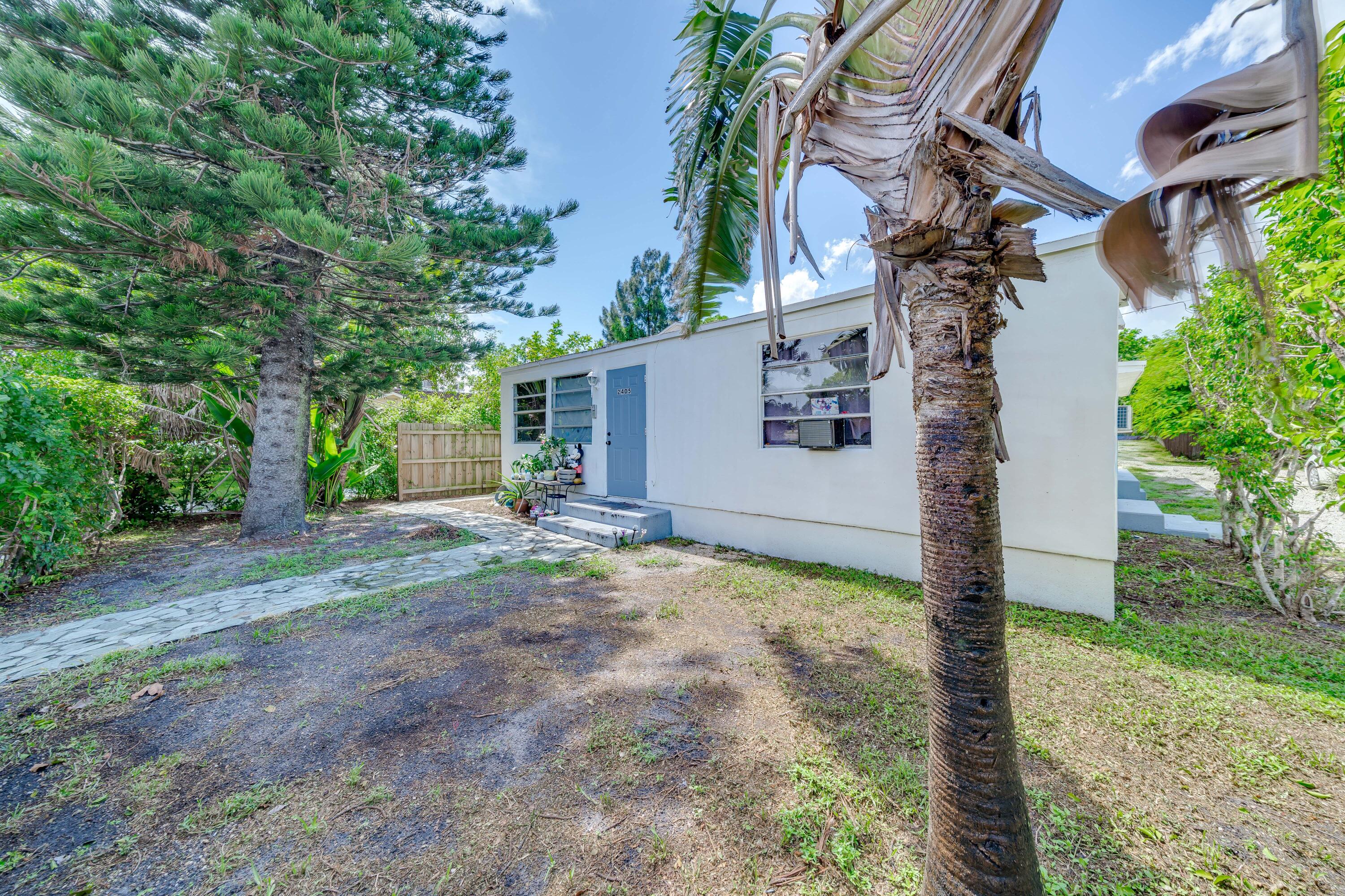 2405-2407 N East Coast Street