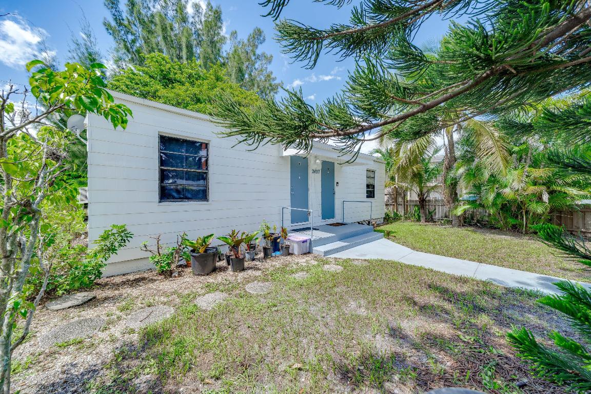 2405-2407 N East Coast Street