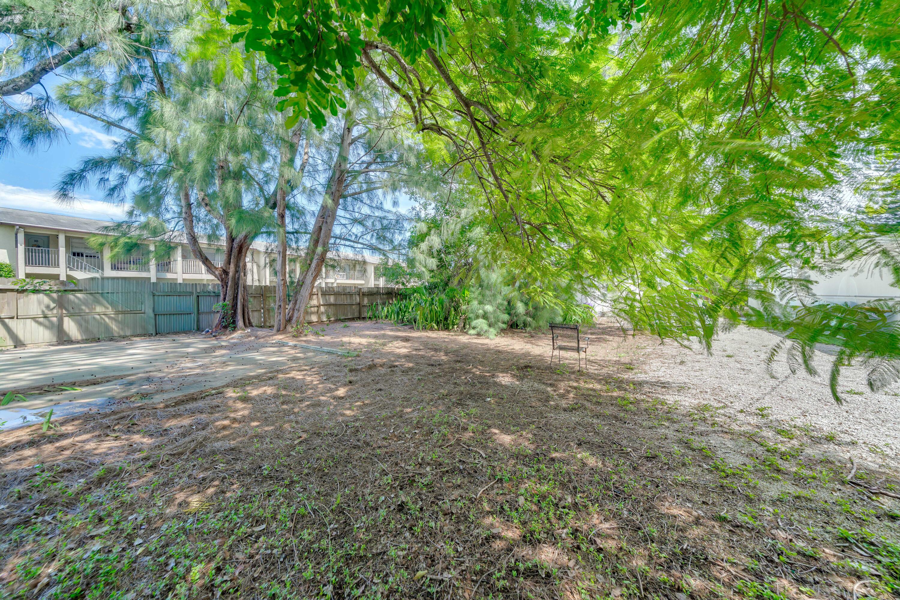 2405-2407 N East Coast Street