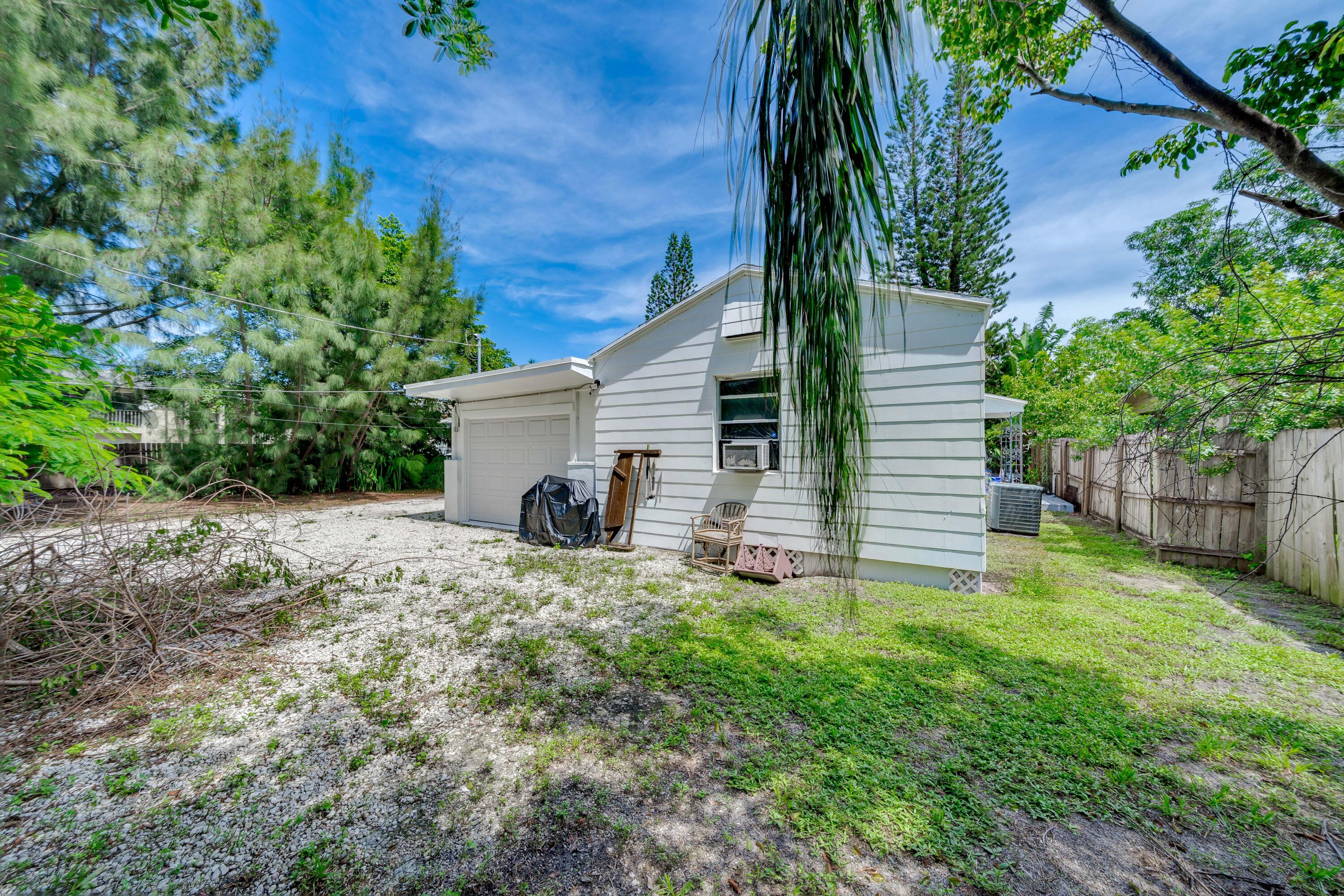 2405-2407 N East Coast Street