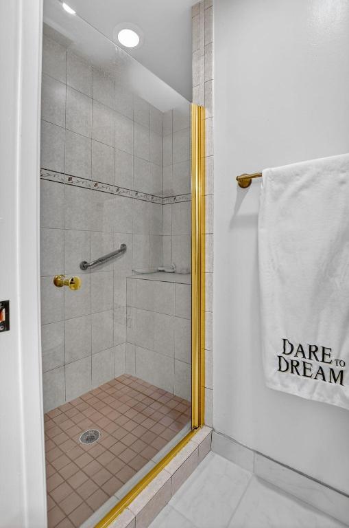 23181 Fountain View B