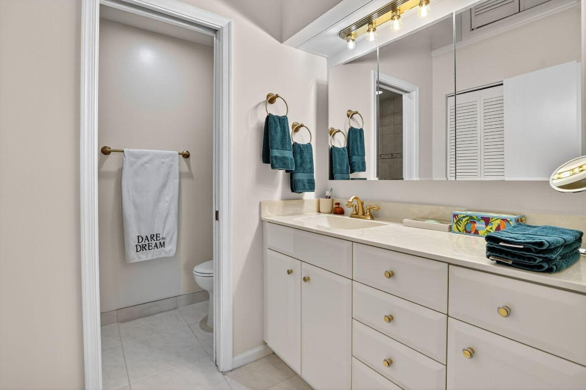 23181 Fountain View B