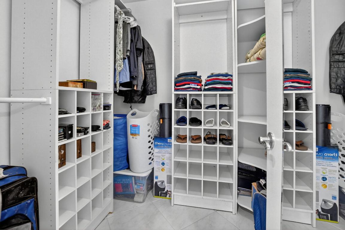 23181 Fountain View B