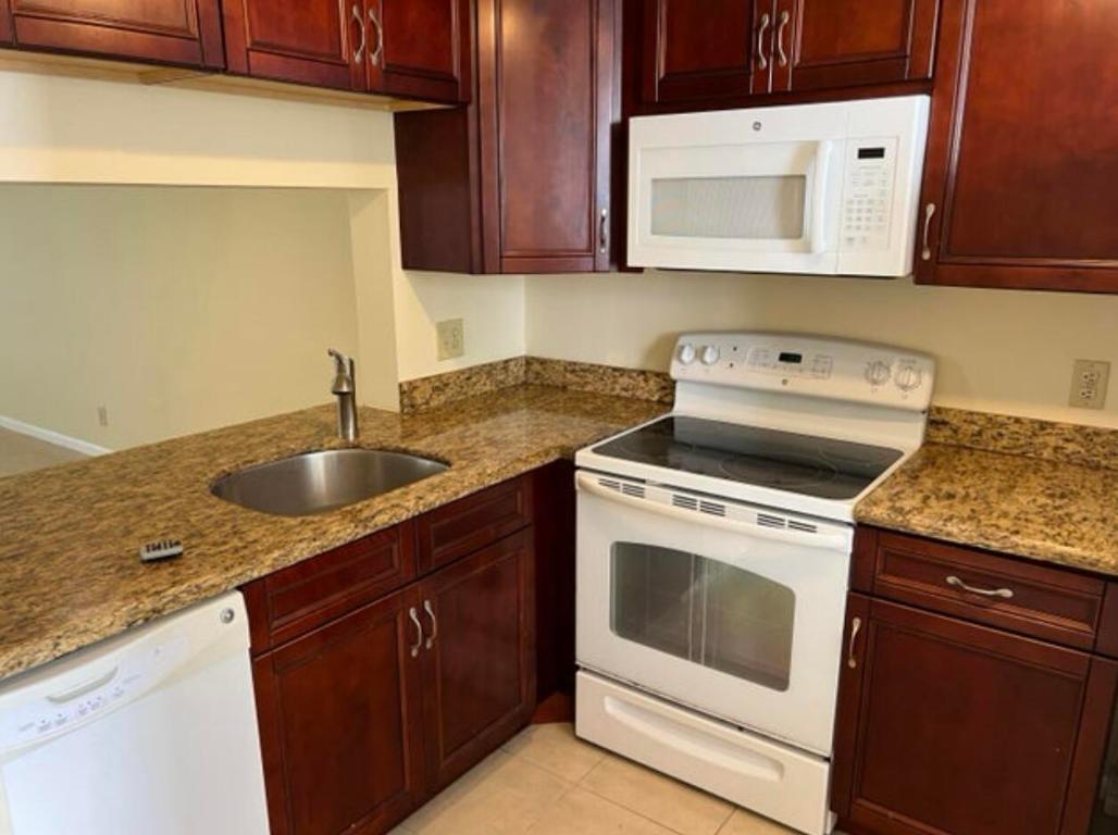 1256 S Military Trail 911