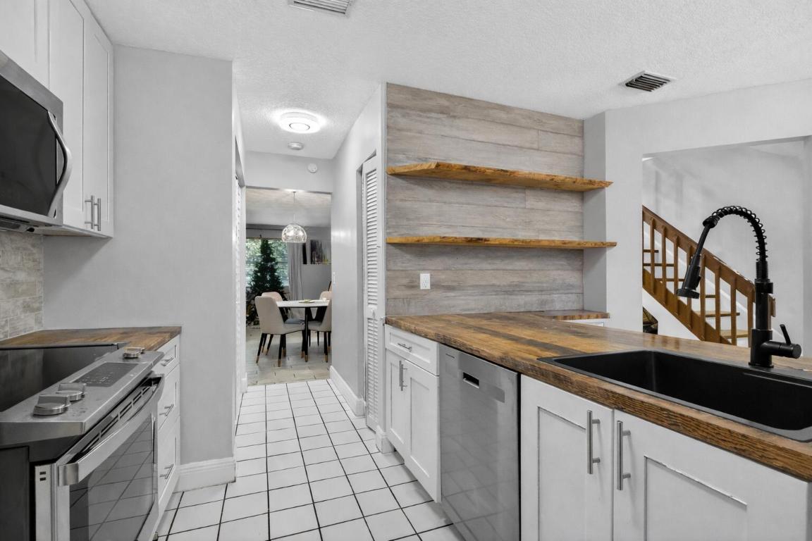 12228 Sag Harbor Court 2, Wellington Unit: 2