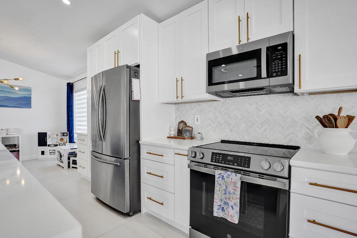 4571 NW 6th Street, Deerfield Beach