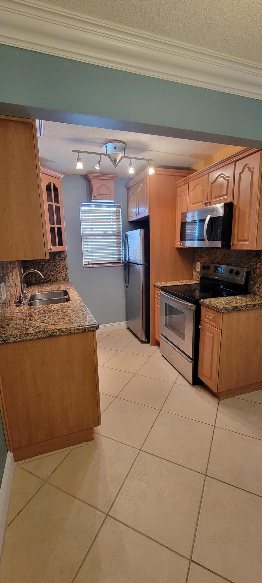 421 NE 1st Street 211, Hallandale Beach Unit: 211