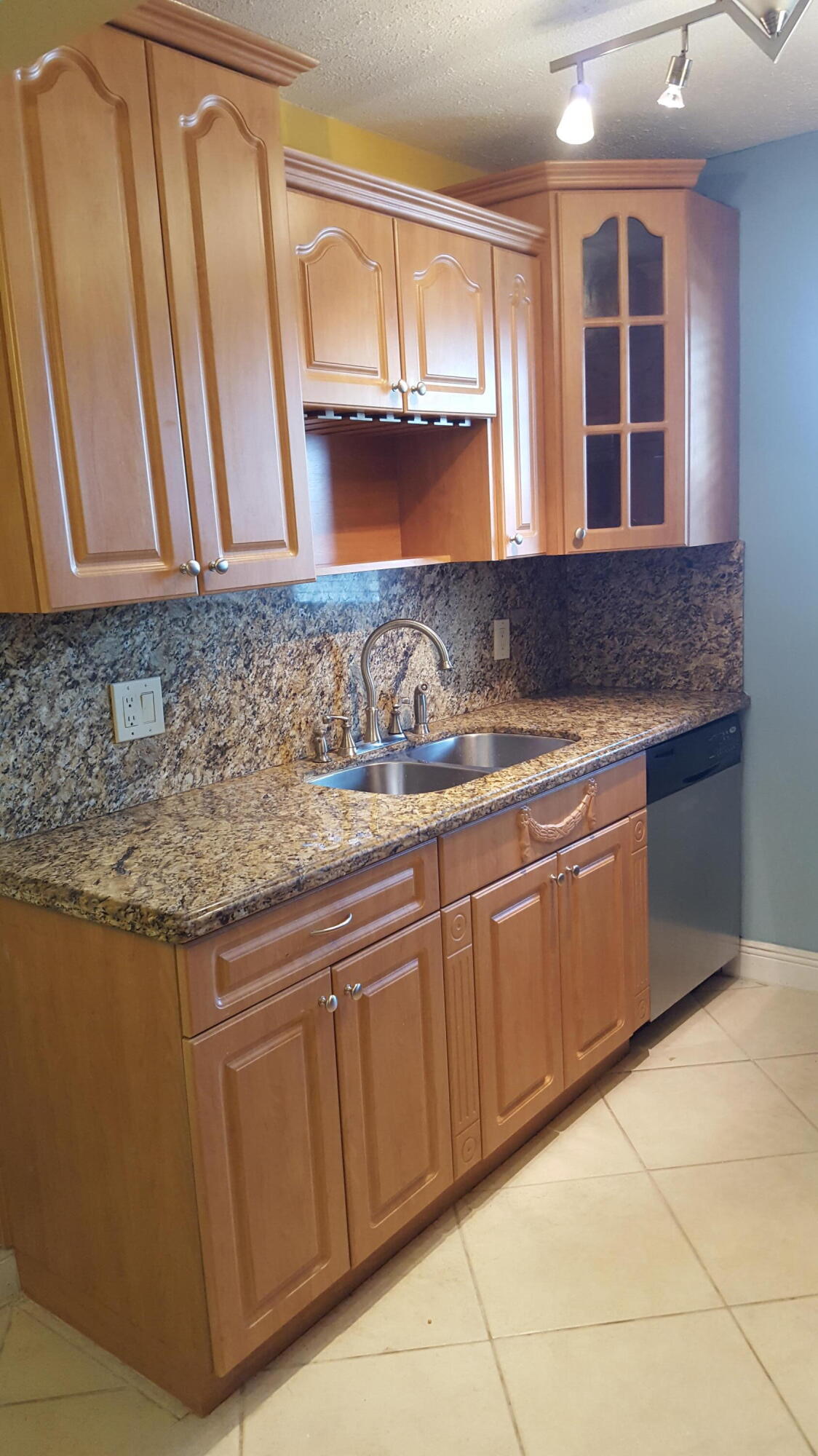421 NE 1st Street 211, Hallandale Beach Unit: 211