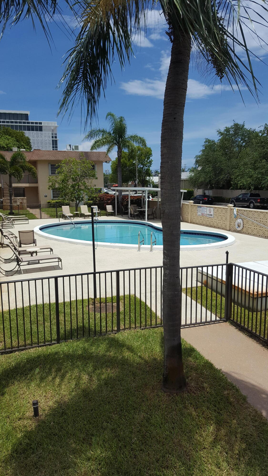 421 NE 1st Street 211, Hallandale Beach Unit: 211