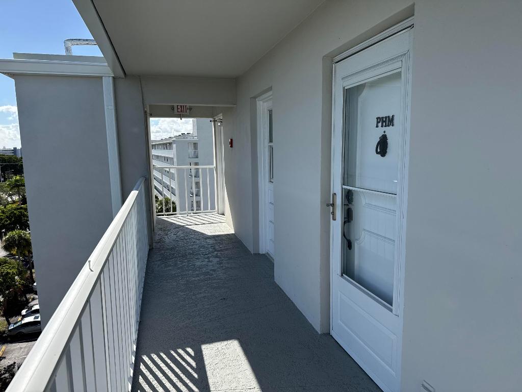 6161 NW 2nd Avenue Ph-M, Boca Raton Unit: Ph-M