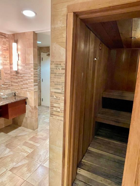 2001 N Ocean Boulevard 301, Boca Raton Unit: 301