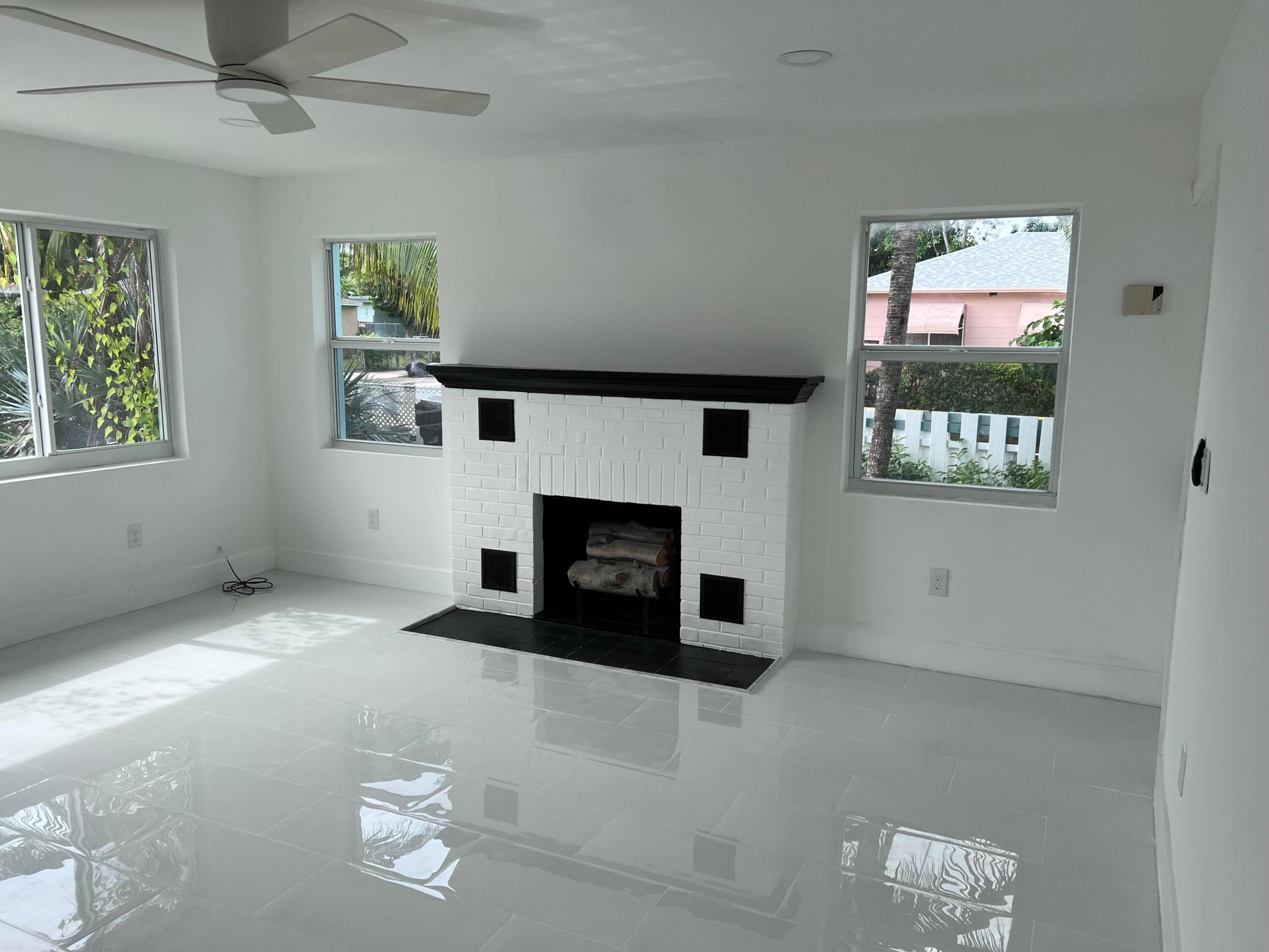 1015 S K Street 1 - Front Unit