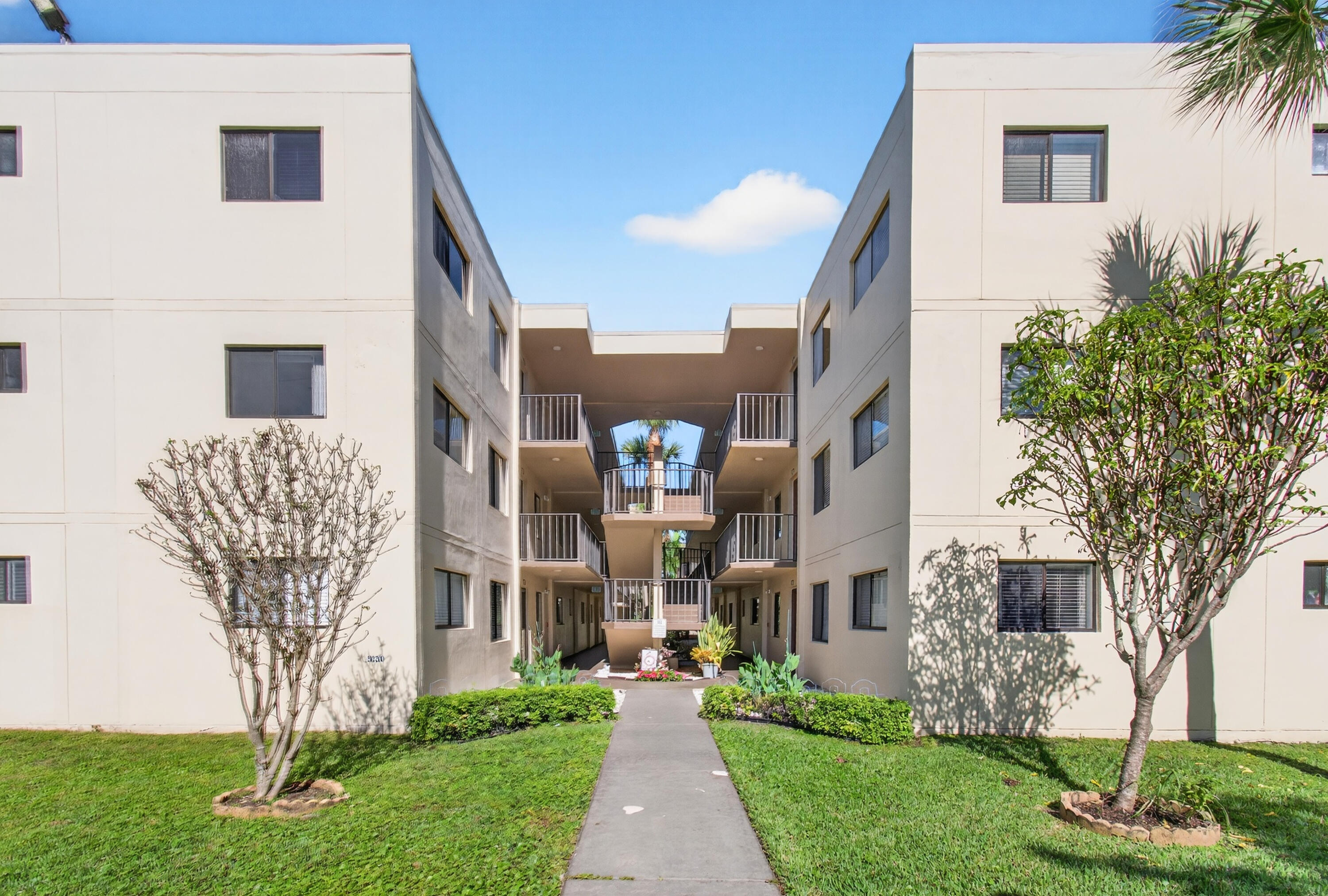 5130 Las Verdes Circle 207