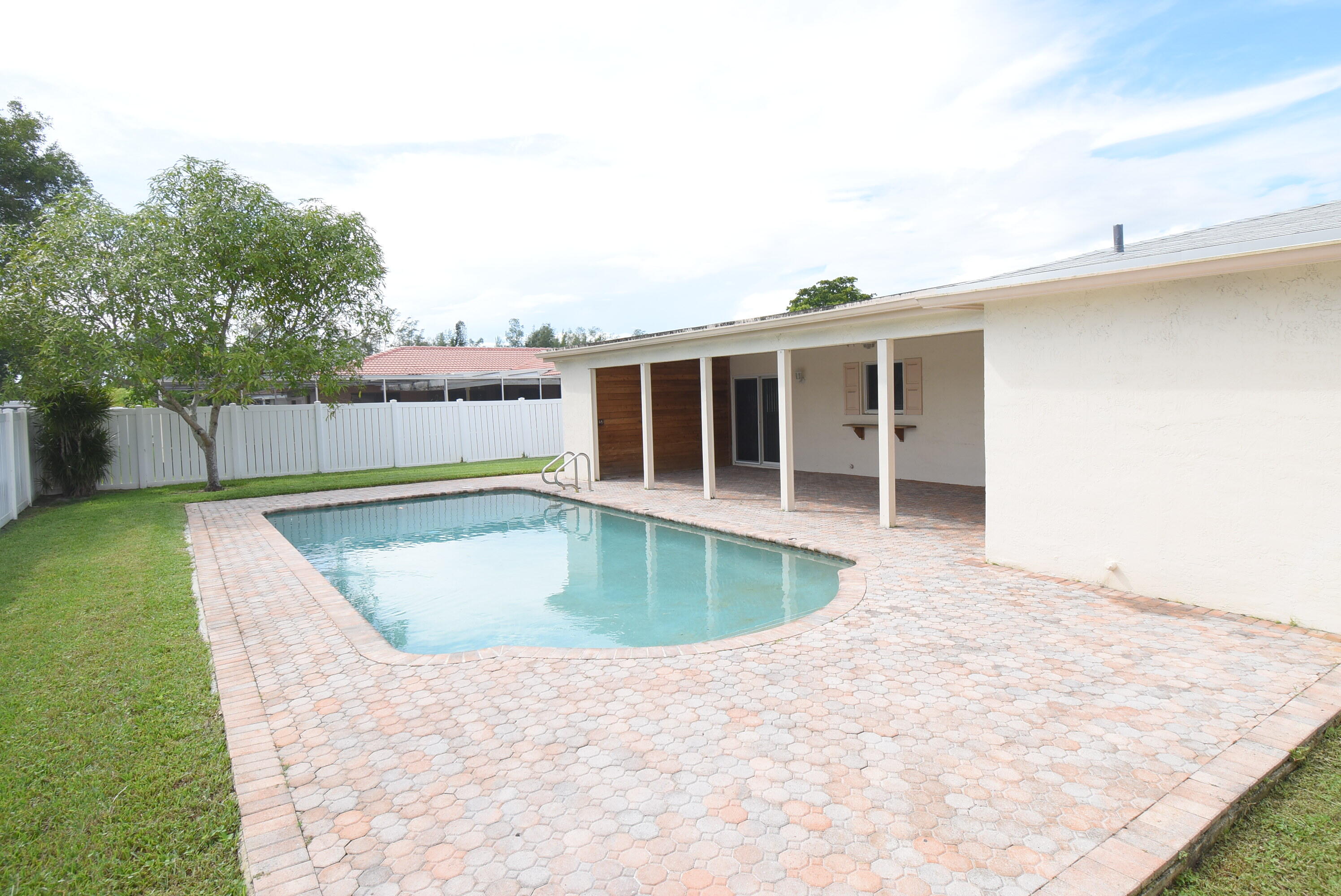 22465 Labrador Street