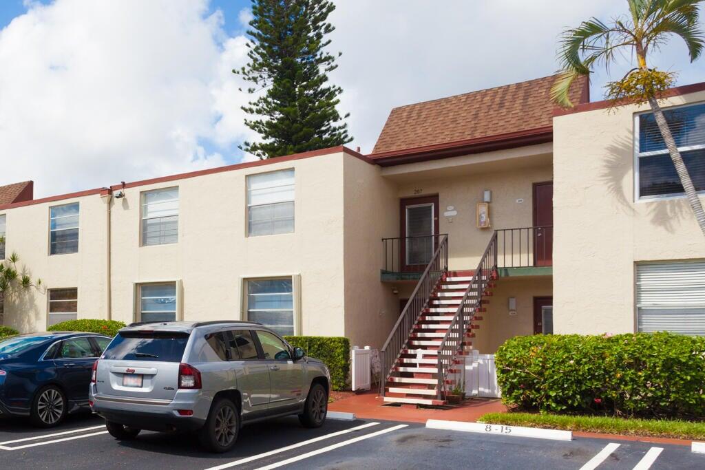 8 Willowbrook Lane 208