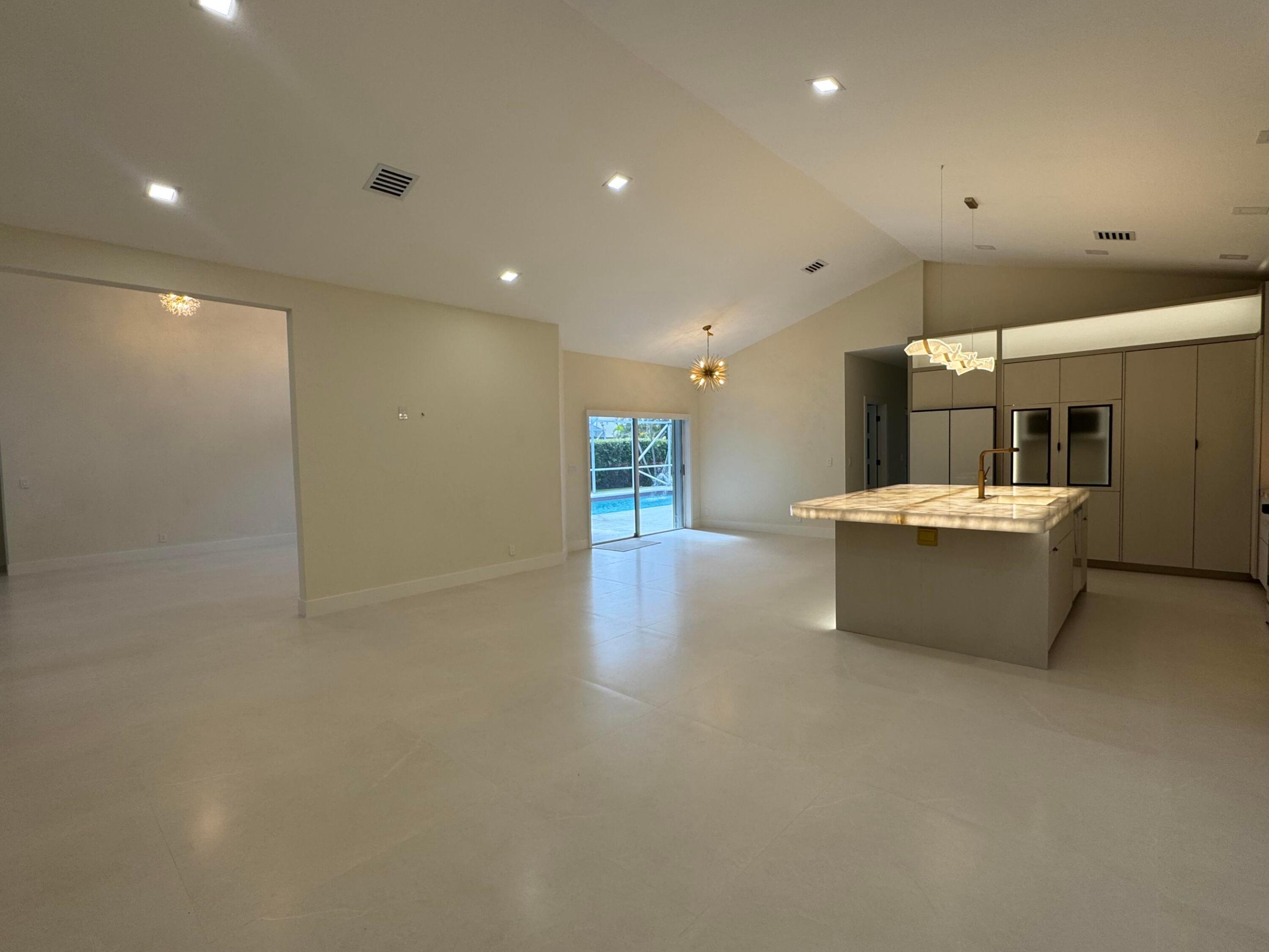 7686 La Corniche Circle