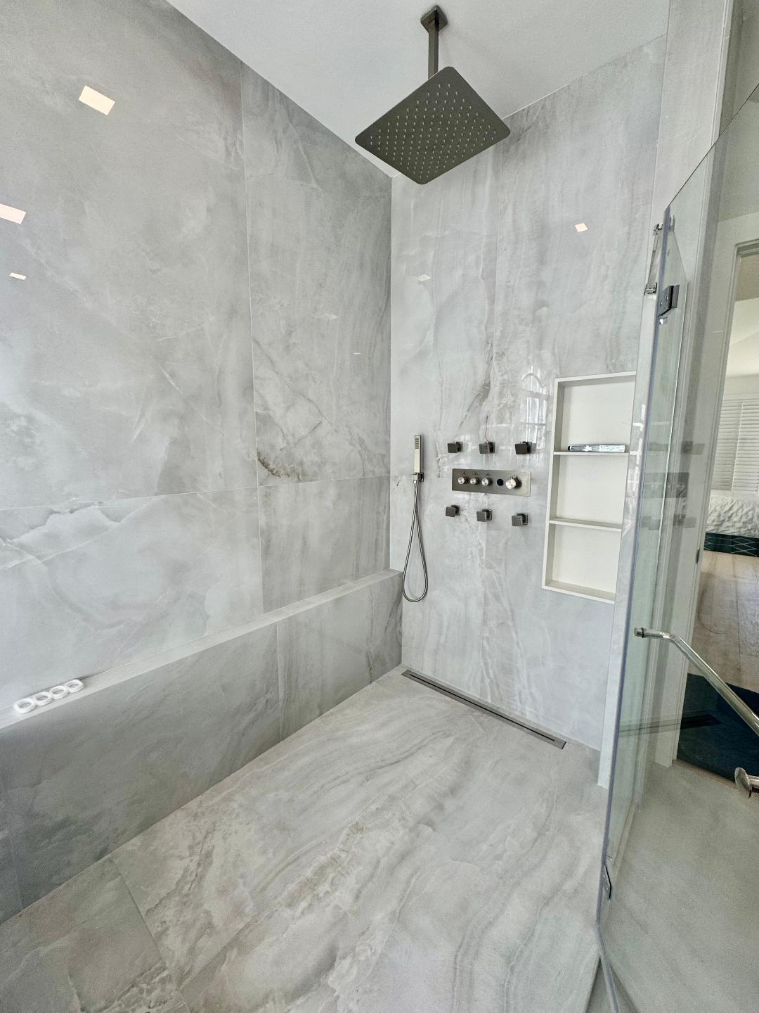 7686 La Corniche Circle