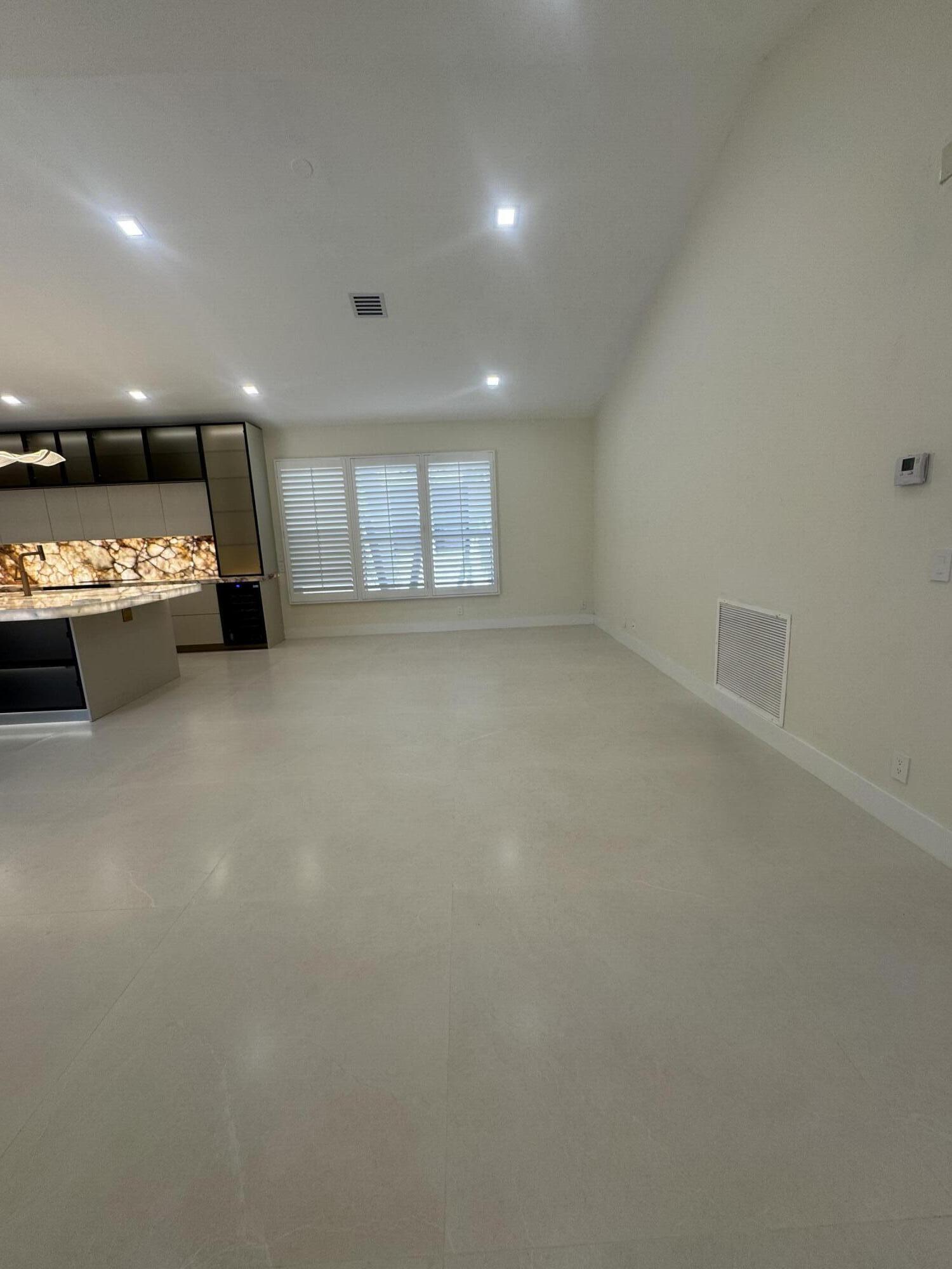 7686 La Corniche Circle