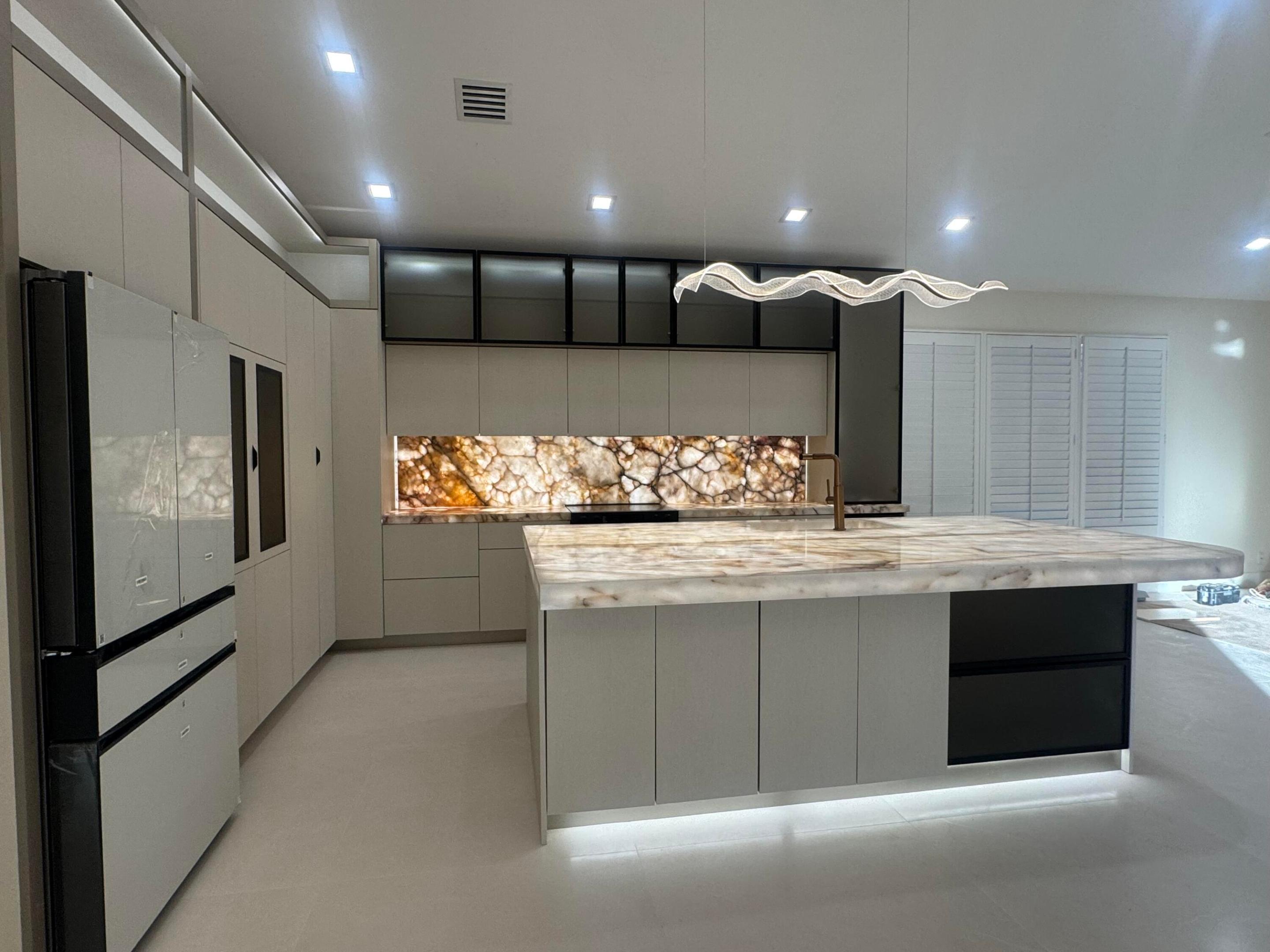 7686 La Corniche Circle
