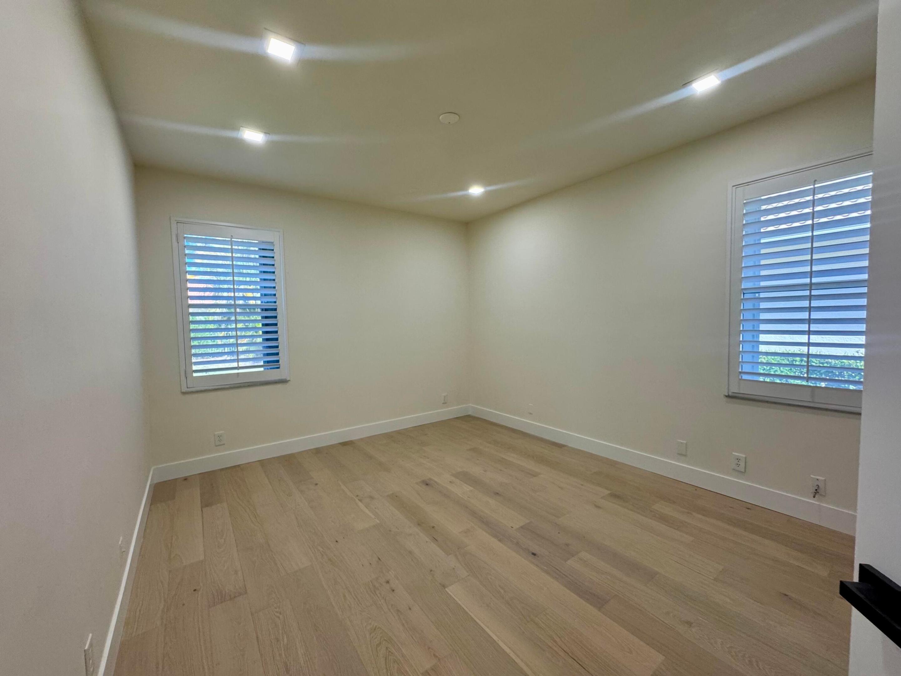 7686 La Corniche Circle