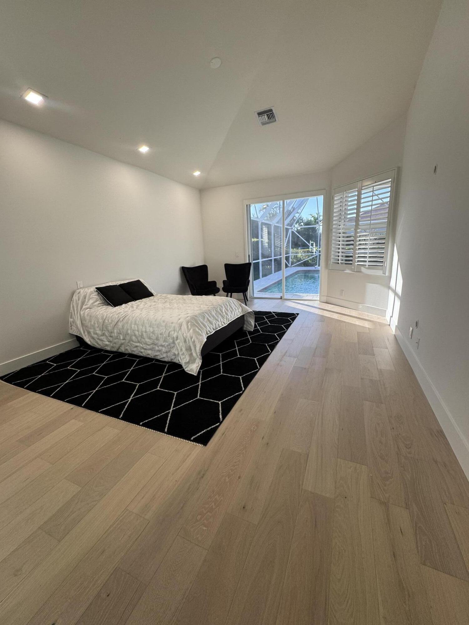 7686 La Corniche Circle