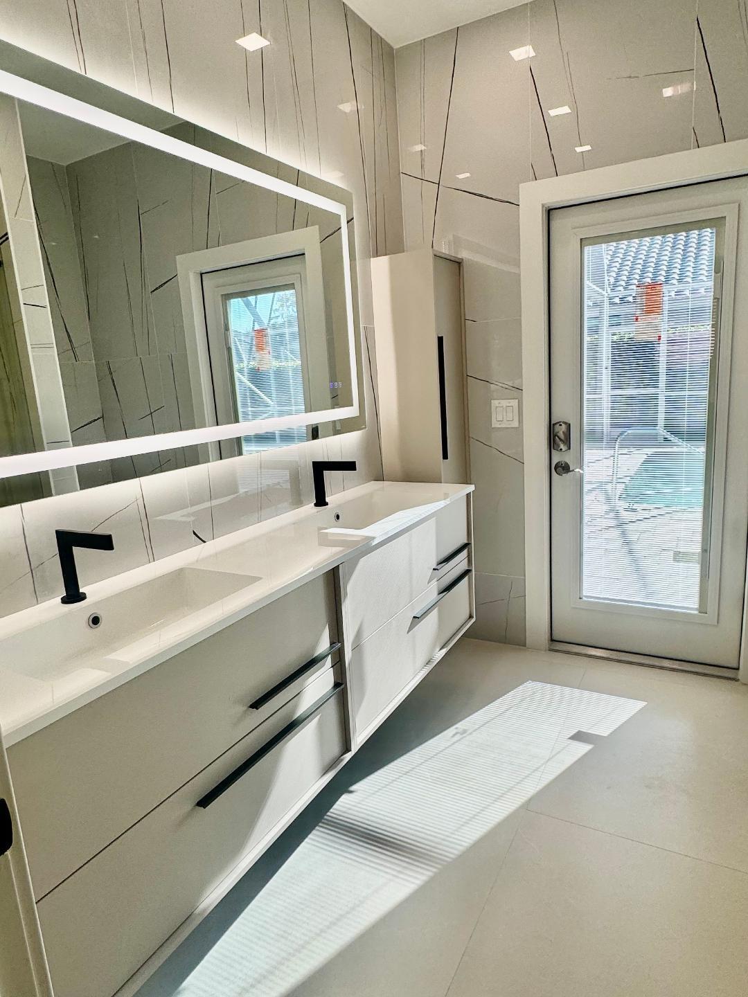 7686 La Corniche Circle